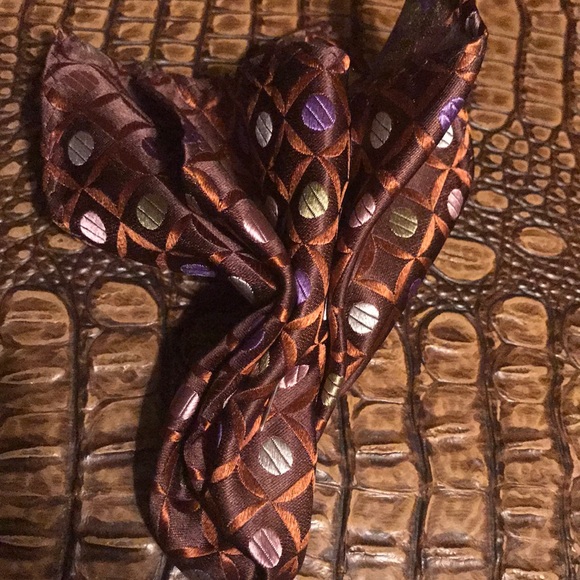 Pocket square - Picture 1 of 2